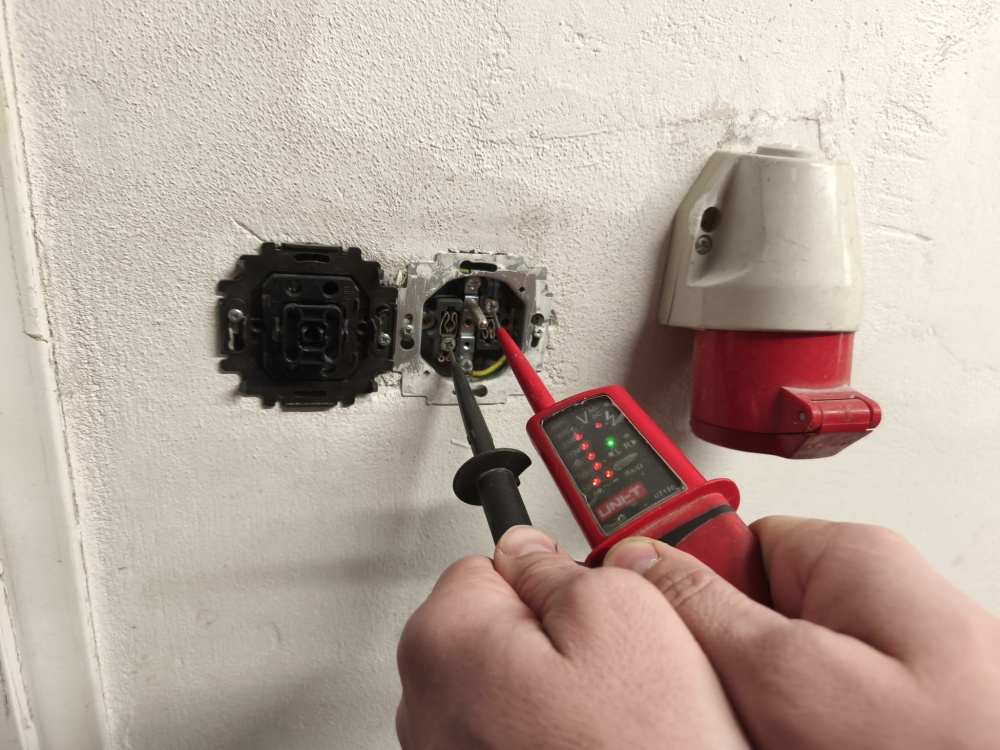 sluzby-elektronistalace.jpg